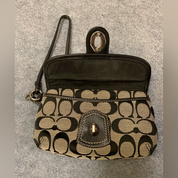 Coach wristlet in grey - Picture 2 of 3